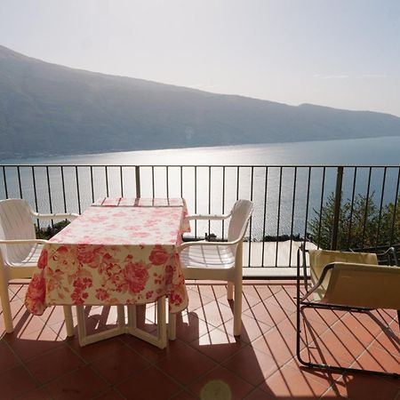 Casa Navla' Appartamenti "Ulivi"- "Fiori" -"Velieri"-"Luna"-"Nido"-"Taverna" Tignale Extérieur photo