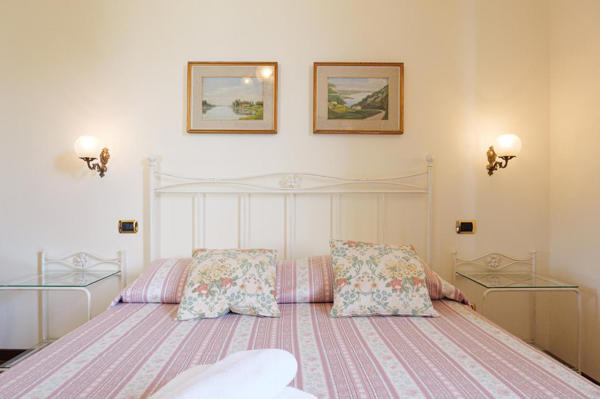 Casa Navla' Appartamenti "Ulivi"- "Fiori" -"Velieri"-"Luna"-"Nido"-"Taverna" Tignale Extérieur photo