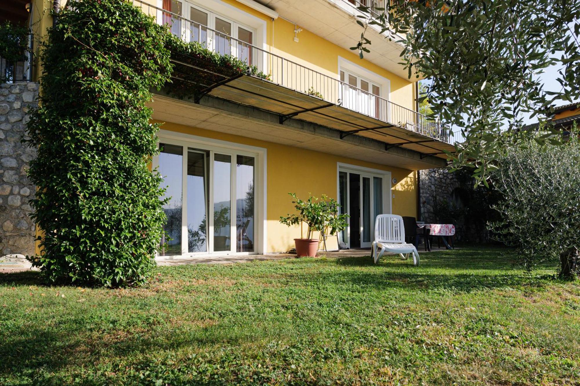 Casa Navla' Appartamenti "Ulivi"- "Fiori" -"Velieri"-"Luna"-"Nido"-"Taverna" Tignale Extérieur photo