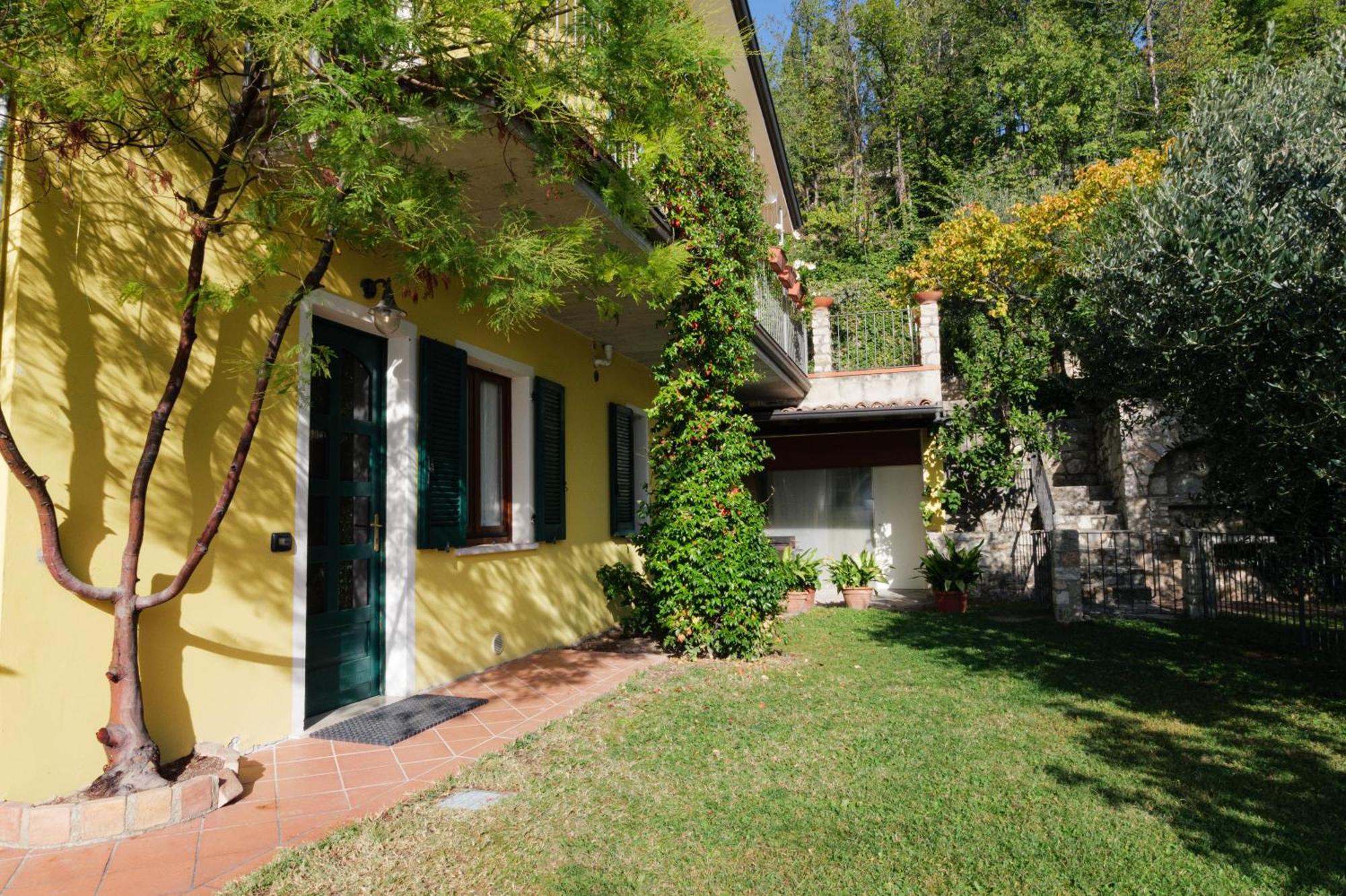 Casa Navla' Appartamenti "Ulivi"- "Fiori" -"Velieri"-"Luna"-"Nido"-"Taverna" Tignale Extérieur photo