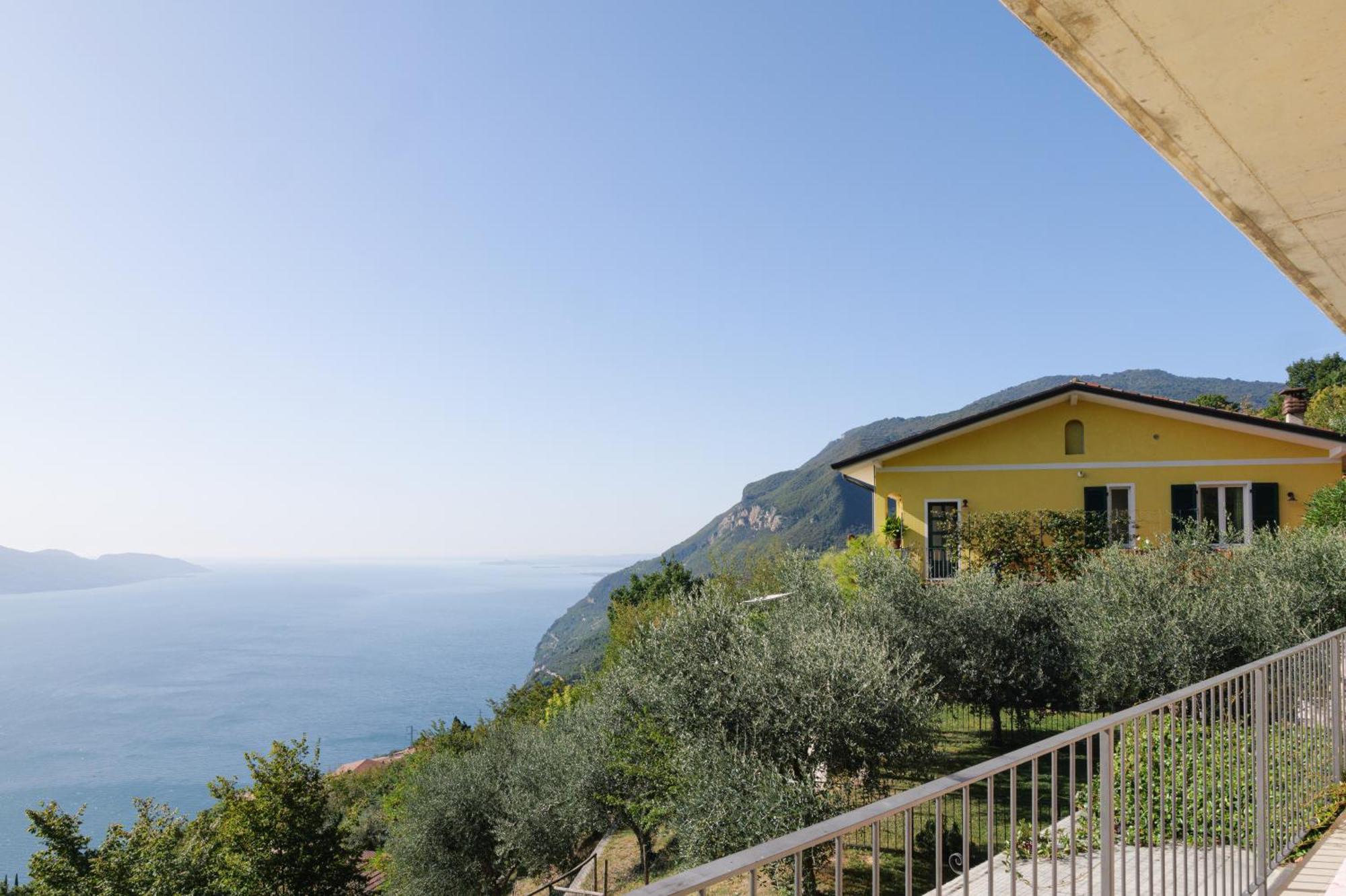 Casa Navla' Appartamenti "Ulivi"- "Fiori" -"Velieri"-"Luna"-"Nido"-"Taverna" Tignale Extérieur photo