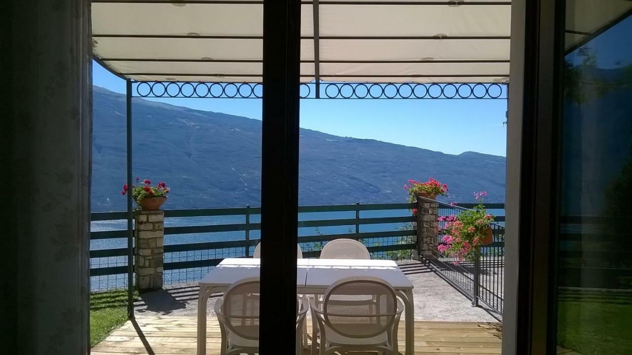 Casa Navla' Appartamenti "Ulivi"- "Fiori" -"Velieri"-"Luna"-"Nido"-"Taverna" Tignale Extérieur photo